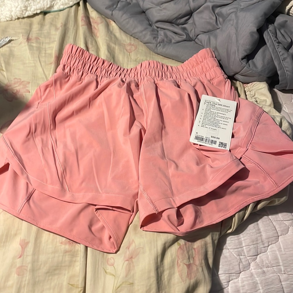 Lululemon NWT Track That 5” Short Size 6 Pink Puff